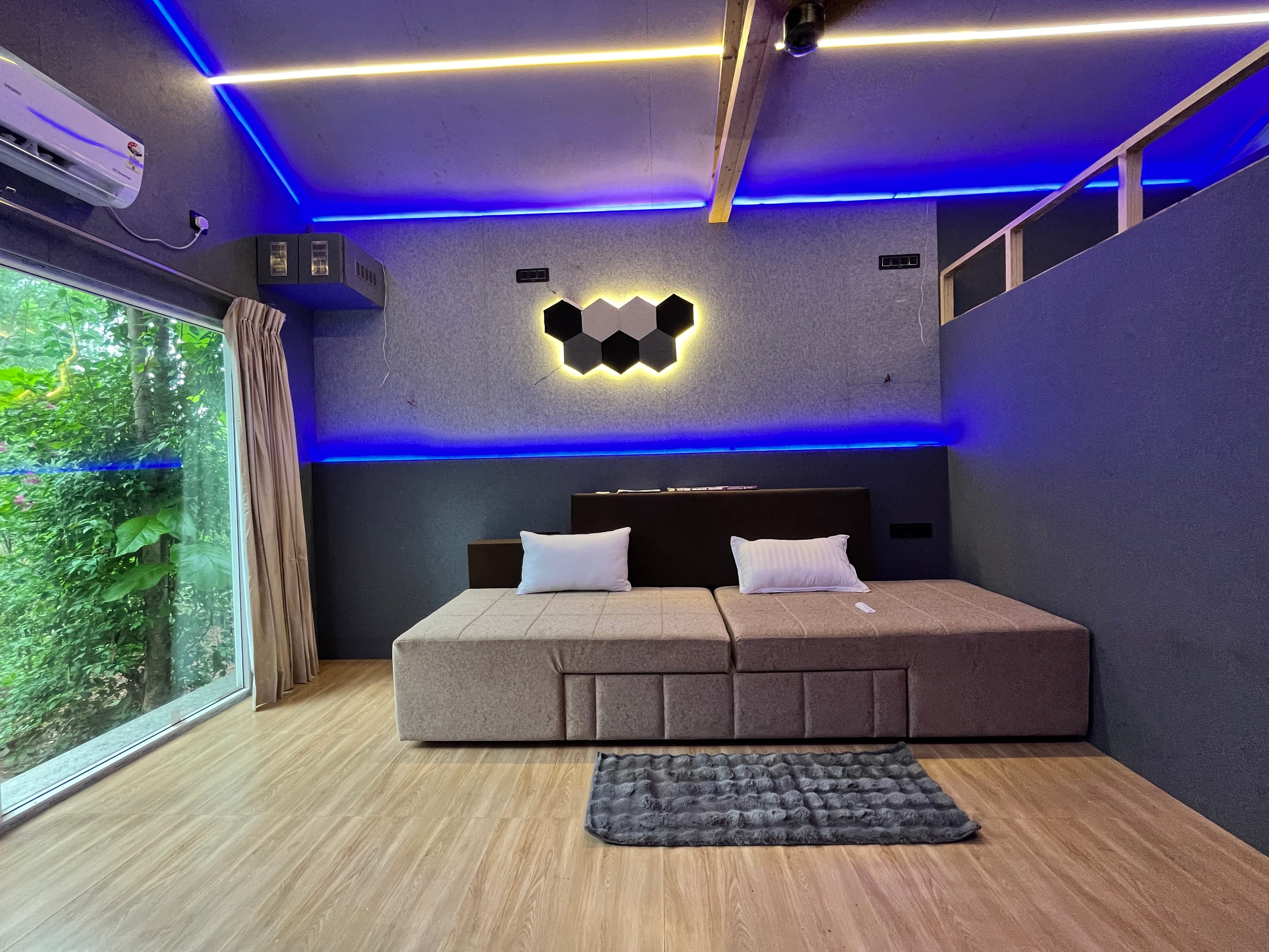Theatre Style Cottage
